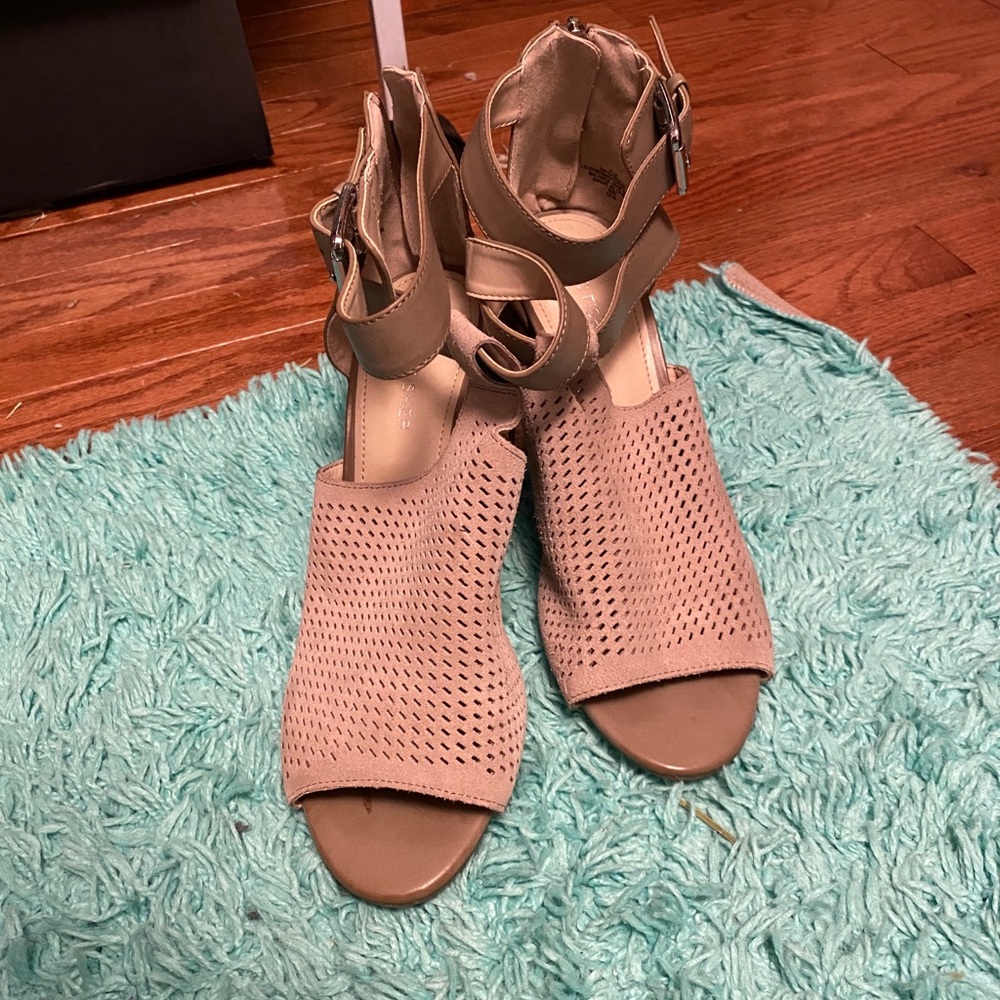 Marc fisher heels Size 9